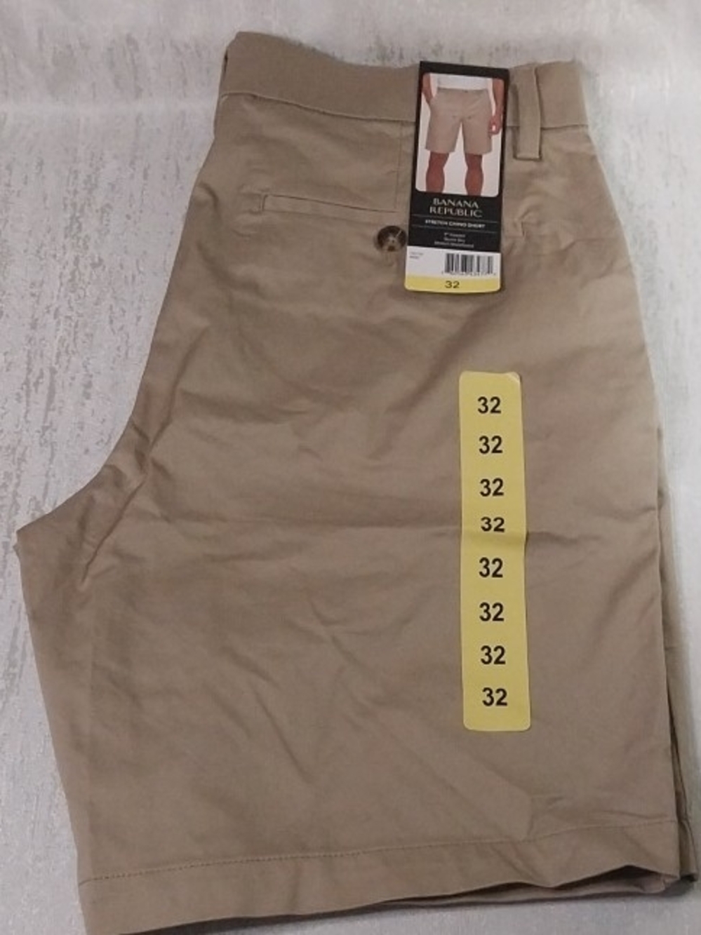Banana Republic Men’s Flat-Front Shorts in Khaki 32